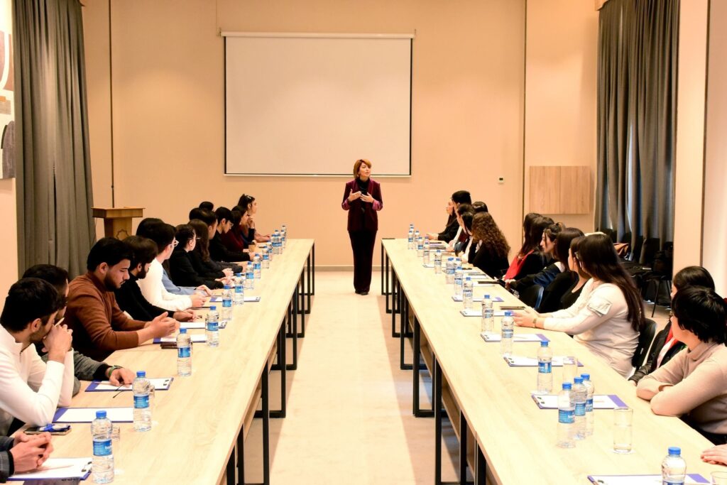 Medianın İnkişafı Agentliyinin Naxçıvan regional idarəsinin təşkilatçılığı ilə könüllülər üçün seminar keçilib 4716669683419202638213193117821659717352225n.jpg